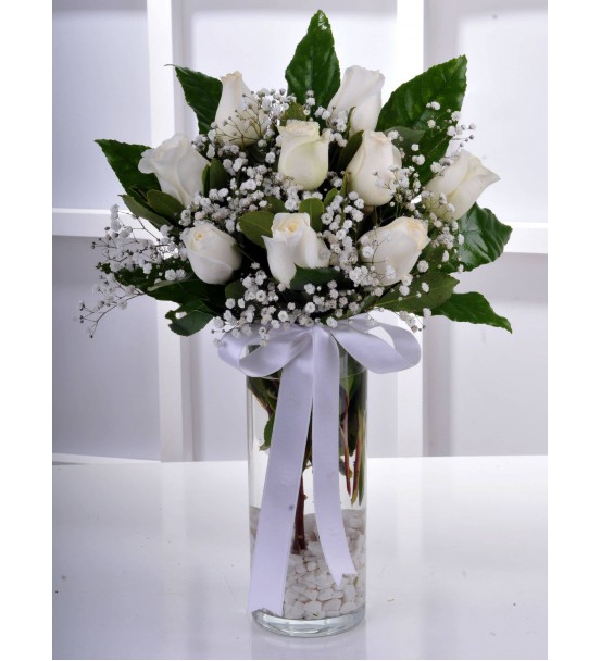 Silindir Vazoda 9 Beyaz Gül